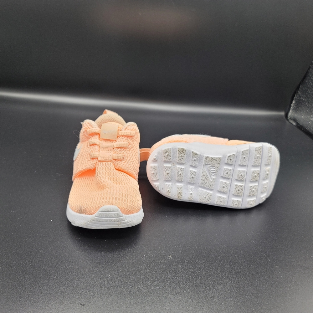 Nike Peach and white infant sneaker